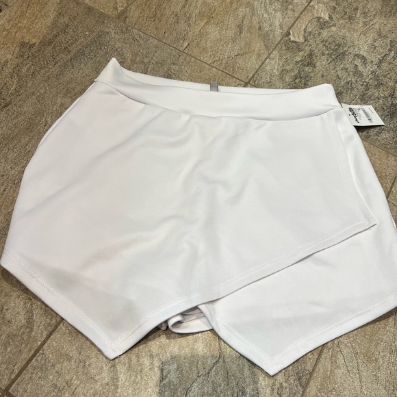 White skort. Size M. - Picture 3 of 4